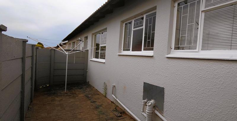 2 Bedroom Property for Sale in Langenhovenpark Free State